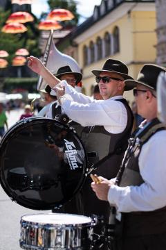 S soncem obsijan drugi festivalski dan 50. Dnevov narodnih noš in oblačilne dediščine v Kamniku (75)